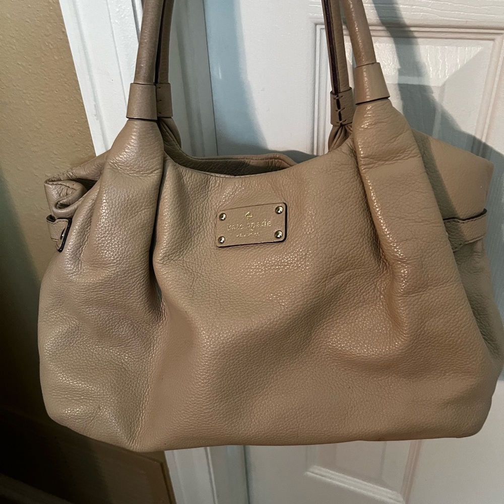 Kate Spade Tan Shoulder Bag with Relaxed Design